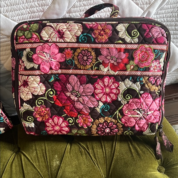 Vera Bradley quilted accessory Travel Case. - Picture 3 of 3
